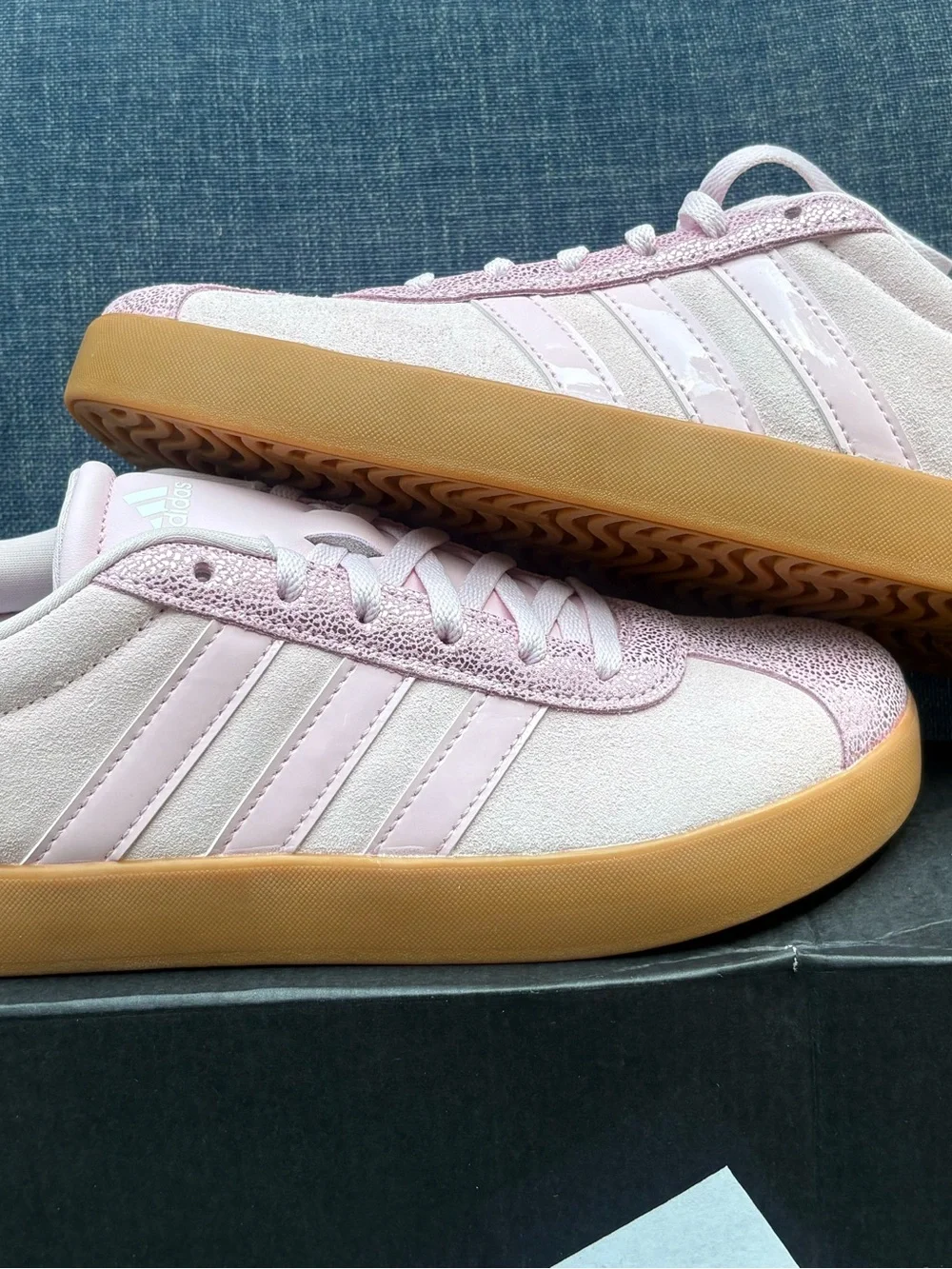 Adidas girl’s soft Pink with shimmering pink Sneakers youth 4.5, women’s 5.5